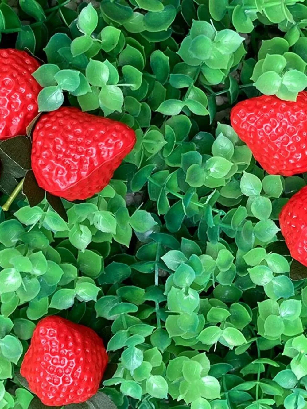 Aliotech 18PCS Plastic Artificial Red Strawberries Fake Lifelike Simulation Real